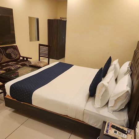 Hotel Aerotech Near Delhi Airport Új-Delhi Kültér fotó
