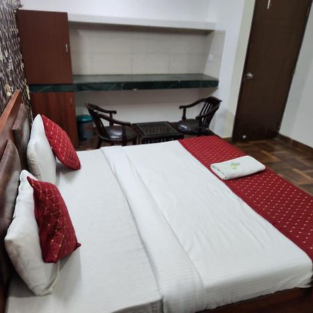 Hotel Aerotech Near Delhi Airport Új-Delhi Kültér fotó