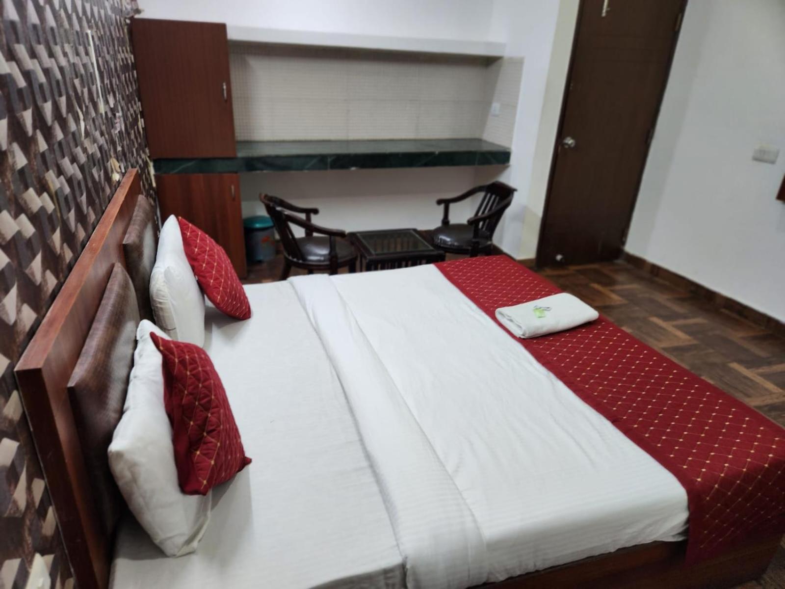 Hotel Aerotech Near Delhi Airport Új-Delhi Kültér fotó