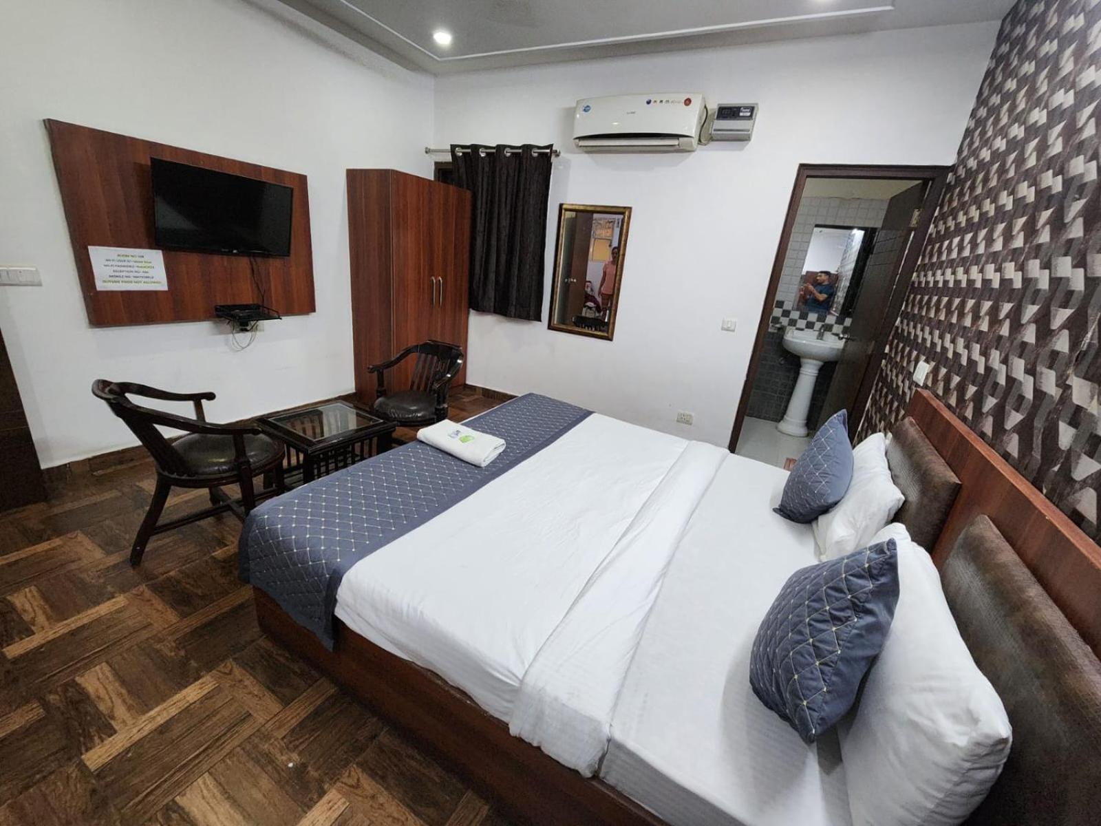 Hotel Aerotech Near Delhi Airport Új-Delhi Kültér fotó