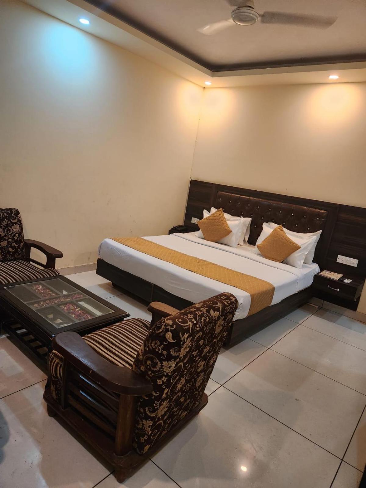 Hotel Aerotech Near Delhi Airport Új-Delhi Kültér fotó