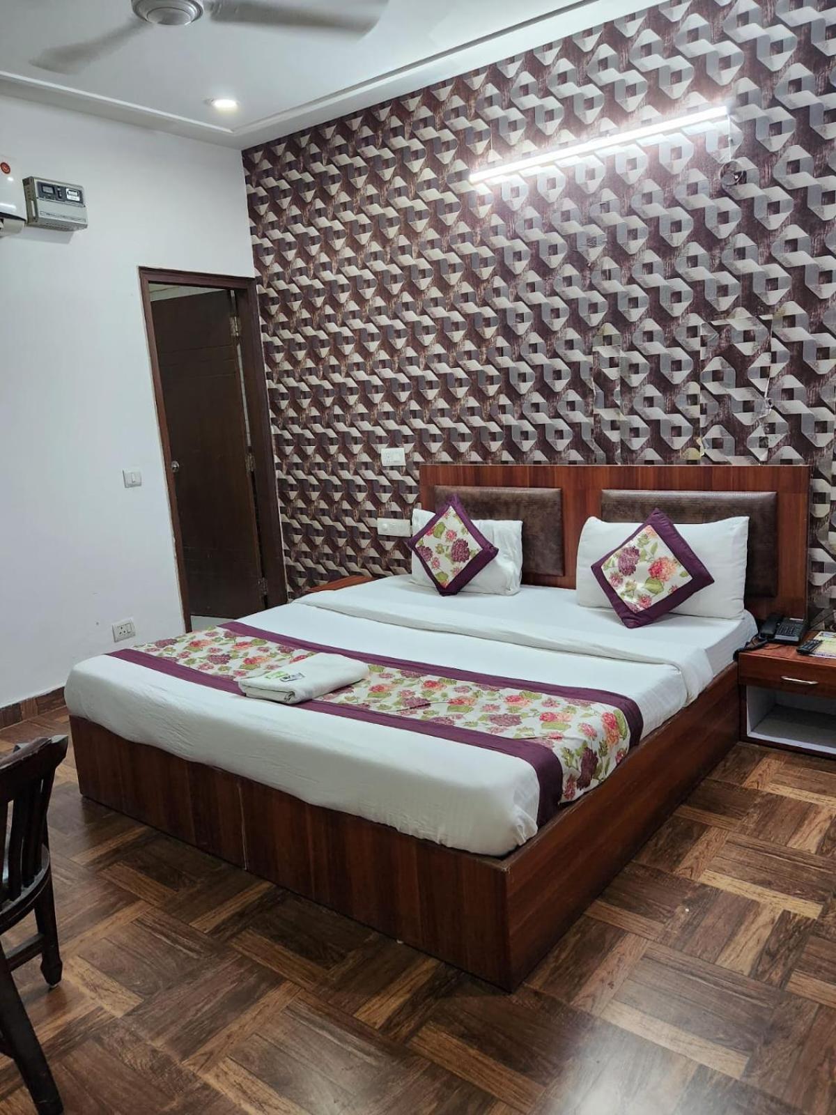 Hotel Aerotech Near Delhi Airport Új-Delhi Kültér fotó